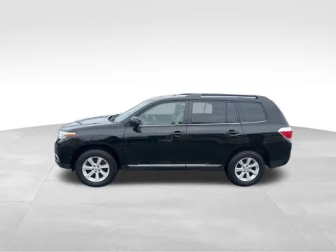 Photos of 2012 Toyota Highlander SE for sale in Milwaukee, WI at Diamond Jim's Motor Cars
