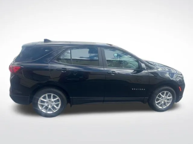 2023 Chevrolet Equinox LS - Photo 18