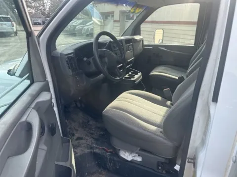 More photos of 2003 Chevrolet Express Van G3500 at Diamond Jim's Motor Cars, WI