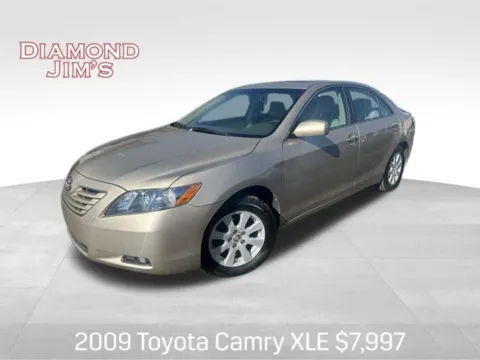 Beige 2009 Toyota Camry XLE for sale in Milwaukee, WI