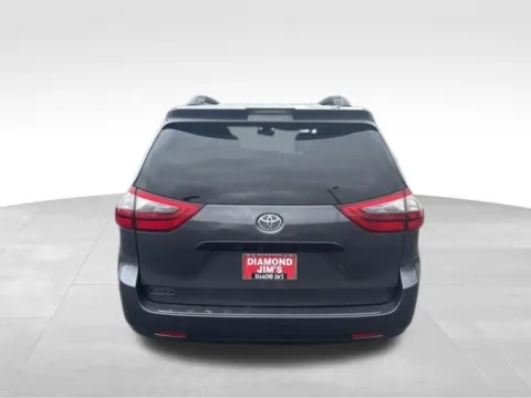 More photos of 2020 Toyota Sienna L at Diamond Jim's Motor Cars, WI