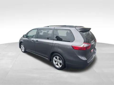 More photos of 2020 Toyota Sienna L at Diamond Jim's Motor Cars, WI