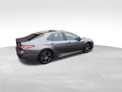 More photos of 2018 Toyota Camry SE at Diamond Jim's Motor Cars, WI