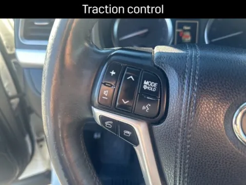 More photos of 2016 Toyota Highlander Limited Platinum V6 at Diamond Jim's Motor Cars, WI