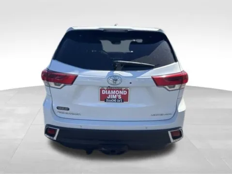 More photos of 2017 Toyota Highlander Limited at Diamond Jim's Motor Cars, WI