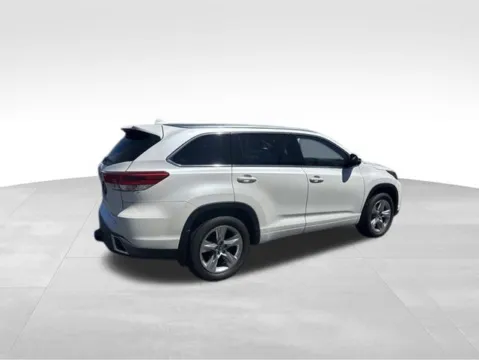 Another view of 2017 Toyota Highlander Limited for sale in Milwaukee, WI at Diamond Jim's Motor Cars