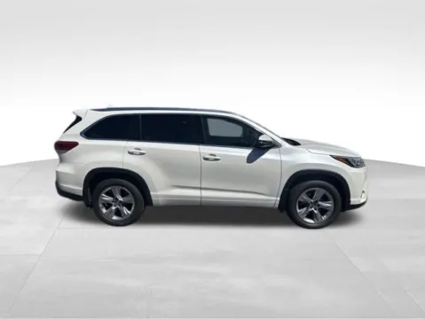 Photos of 2017 Toyota Highlander Limited for sale in Milwaukee, WI at Diamond Jim's Motor Cars