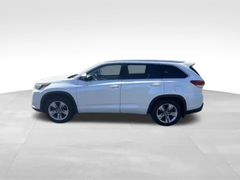 More photos of 2017 Toyota Highlander Limited at Diamond Jim's Motor Cars, WI