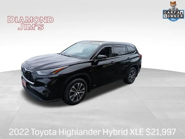 Black 2022 Toyota Highlander Hybrid XLE for sale in Milwaukee, WI