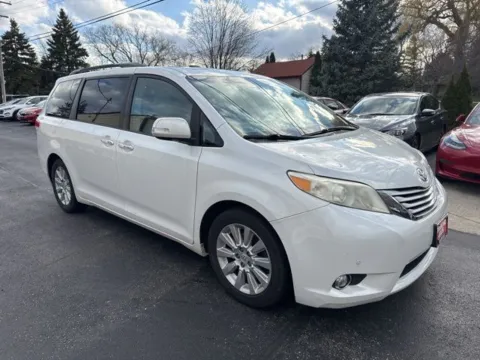 White 2013 Toyota Sienna Limited for sale in Milwaukee, WI