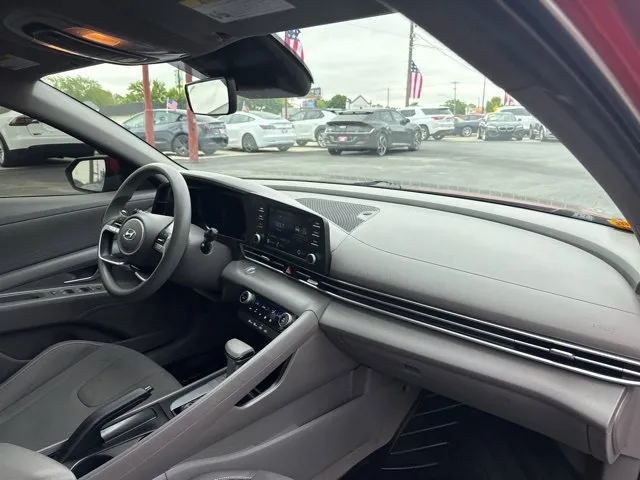 Hyundai Elantra photo 17