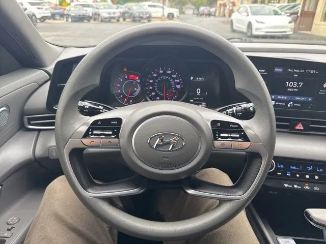 Hyundai Elantra photo 20