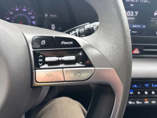 Hyundai Elantra photo 22