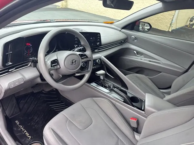 Hyundai Elantra photo 11