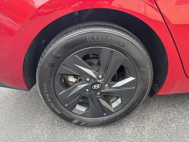 Hyundai Elantra photo 15