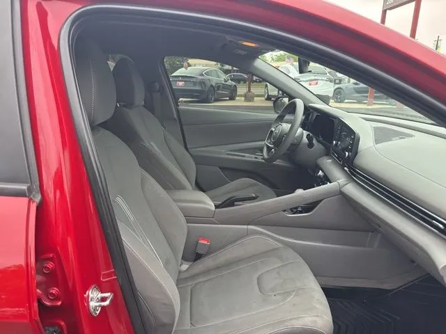 Hyundai Elantra photo 18