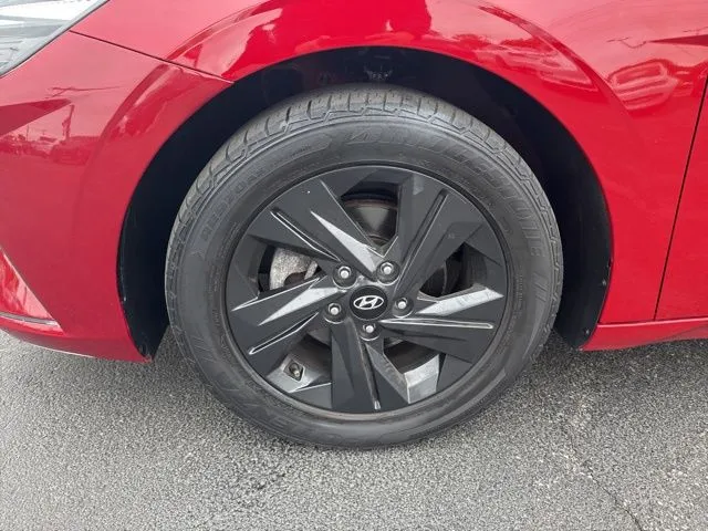 Hyundai Elantra photo 9