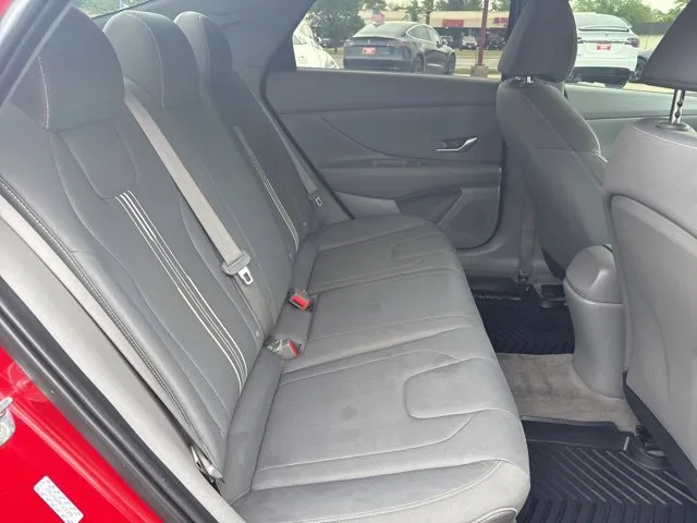 Hyundai Elantra photo 16