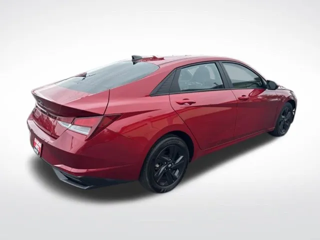 Hyundai Elantra photo 3