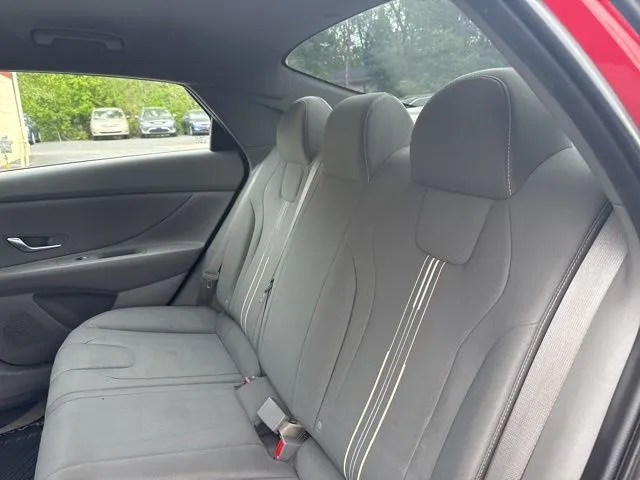 Hyundai Elantra photo 12