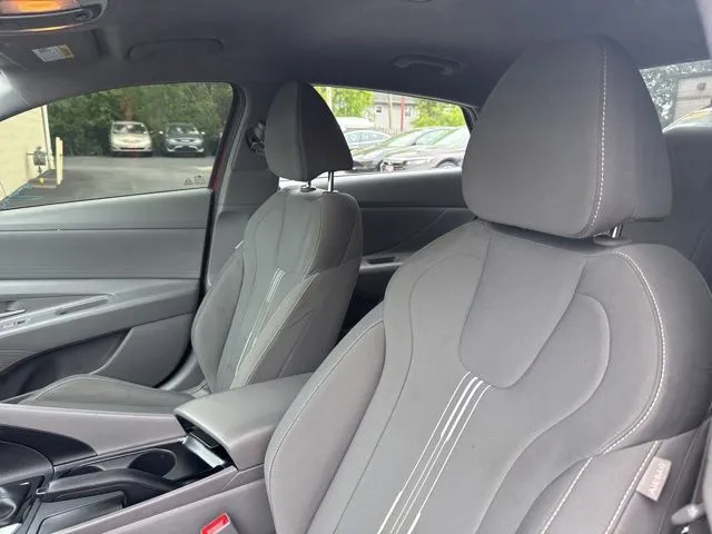 Hyundai Elantra photo 10