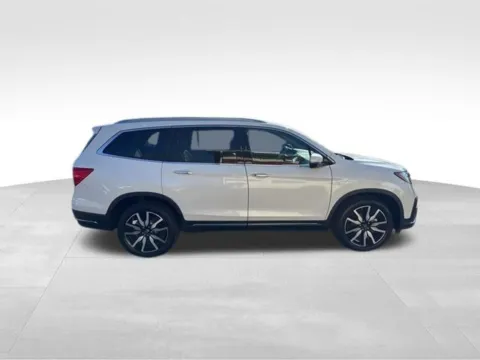 Photos of 2021 Honda Pilot Touring for sale in Milwaukee, WI at Diamond Jim's Motor Cars