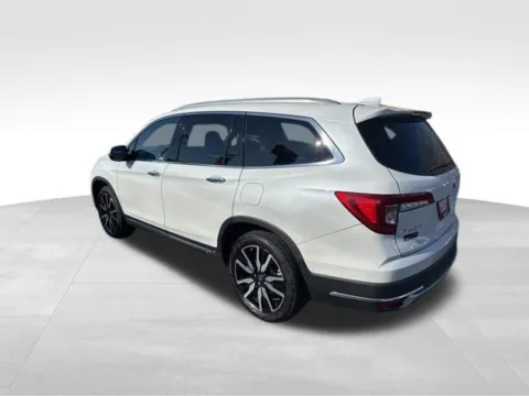 More photos of 2021 Honda Pilot Touring at Diamond Jim's Motor Cars, WI