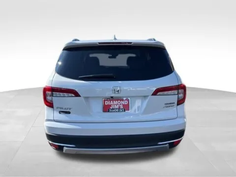 More photos of 2021 Honda Pilot Touring at Diamond Jim's Motor Cars, WI