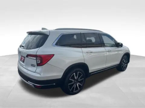 Another view of 2019 Honda Pilot Touring for sale in Milwaukee, WI at Diamond Jim's Motor Cars