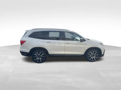 Photos of 2019 Honda Pilot Touring for sale in Milwaukee, WI at Diamond Jim's Motor Cars