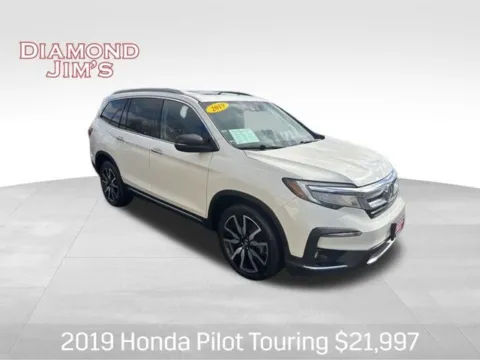 White 2019 Honda Pilot Touring for sale in Milwaukee, WI