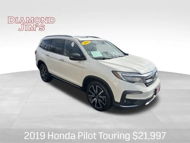 White 2019 Honda Pilot Touring for sale in Milwaukee, WI