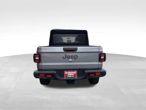 More photos of 2020 Jeep Gladiator Rubicon at Diamond Jim's Motor Cars, WI