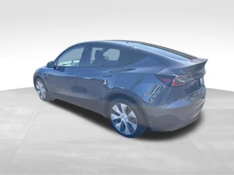 More photos of 2022 Tesla Model Y Long Range at Diamond Jim's Motor Cars, WI