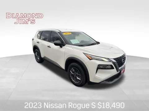 White 2023 Nissan Rogue S for sale in Milwaukee, WI