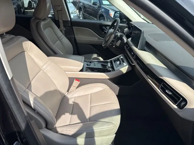 Lincoln Aviator photo 22