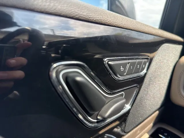 Lincoln Aviator photo 27