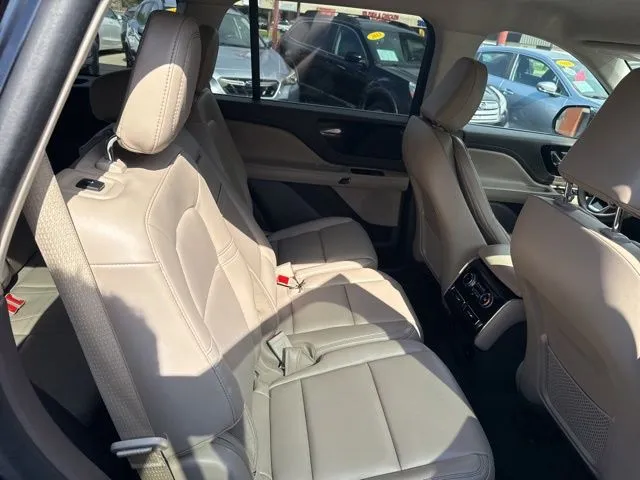 Lincoln Aviator photo 19
