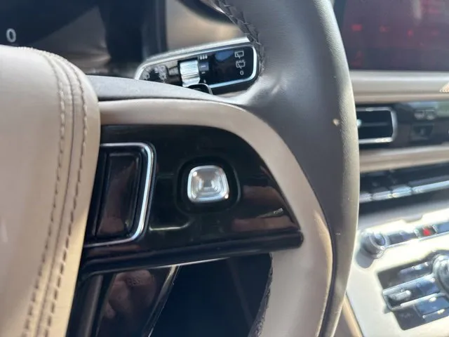 Lincoln Aviator photo 26
