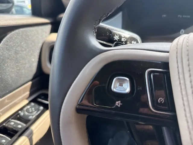 Lincoln Aviator photo 25