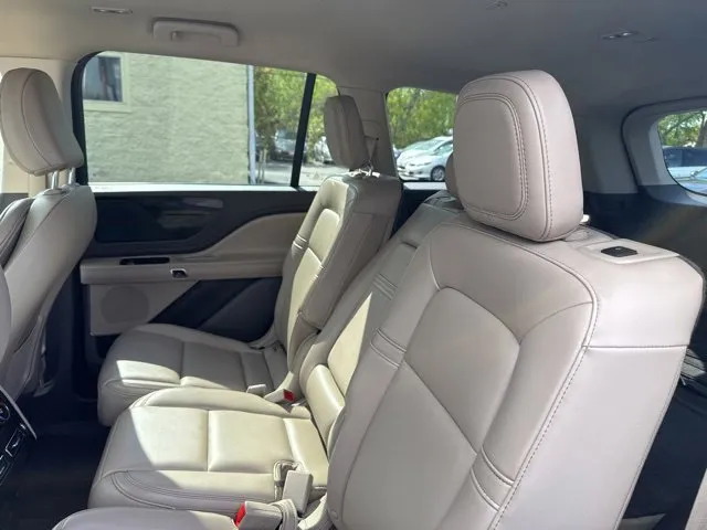 Lincoln Aviator photo 12