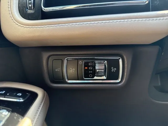 Lincoln Aviator photo 28