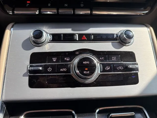 Lincoln Aviator photo 32