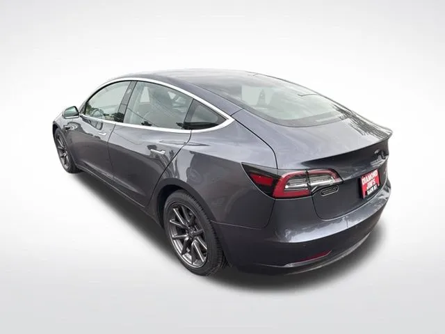 Tesla Model 3 photo 5