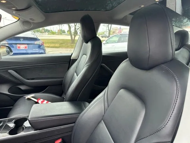 Tesla Model 3 photo 10