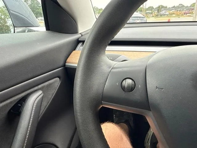 Tesla Model 3 photo 25