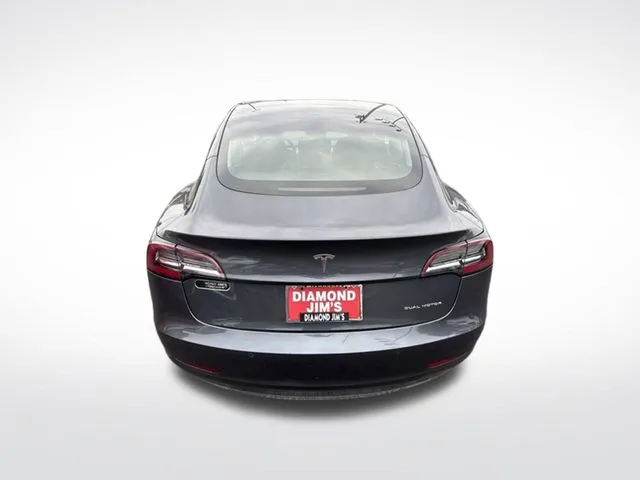 Tesla Model 3 photo 4