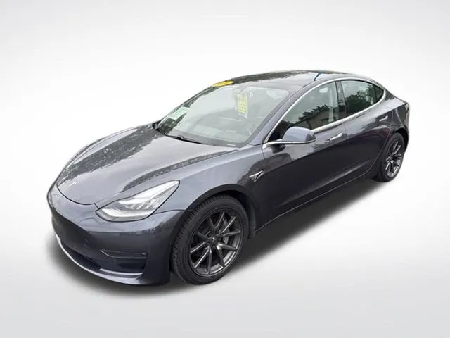 Tesla Model 3 photo 7