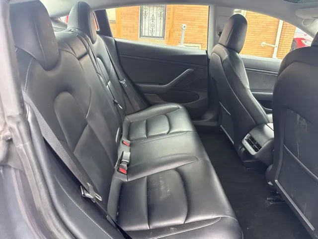 Tesla Model 3 photo 18