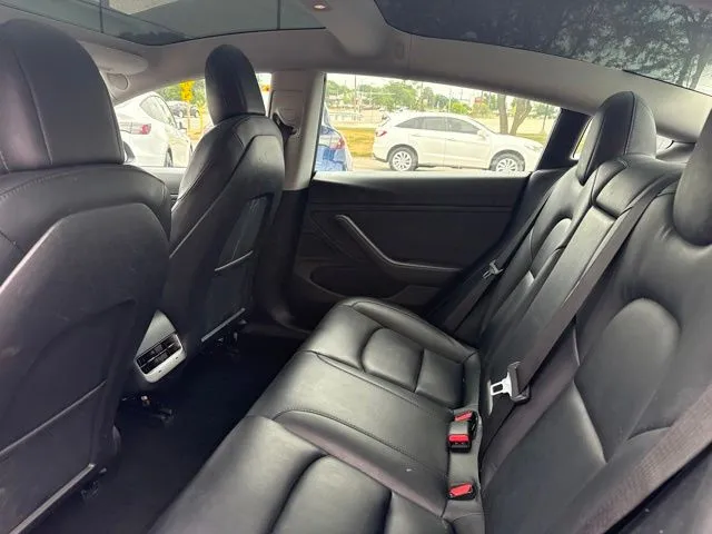 Tesla Model 3 photo 14